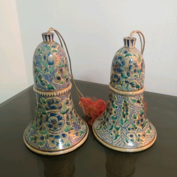 EXQUISITE HANDMADE HAND PAINTED PAPIER MACHE XMAS BELLS FROM KASHMIR - Picture 2 of 3